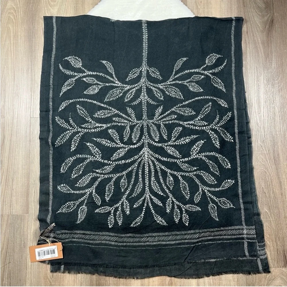Inouitoosh wool scarf